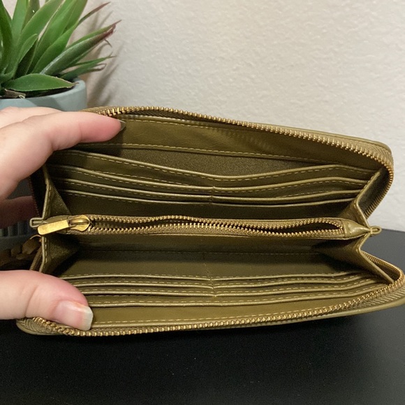 NWOT Universal Treads Olive Green Wallet - Picture 7 of 14